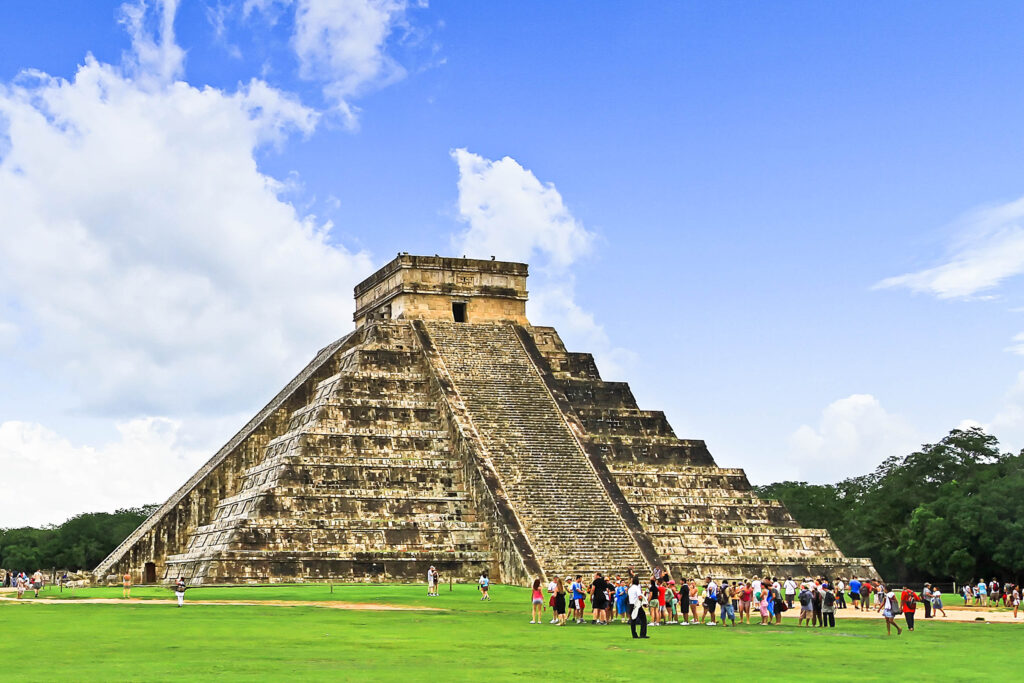 Chichen Itza - Travel back in time by visiting the ruins of Chichen Itza: buy your tickets now